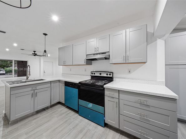 7516 NW 44th Ct, Coral Springs FL 33065