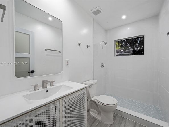 7516 NW 44th Ct, Coral Springs FL 33065
