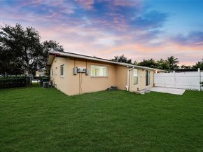 7516 NW 44th Ct, Coral Springs FL 33065