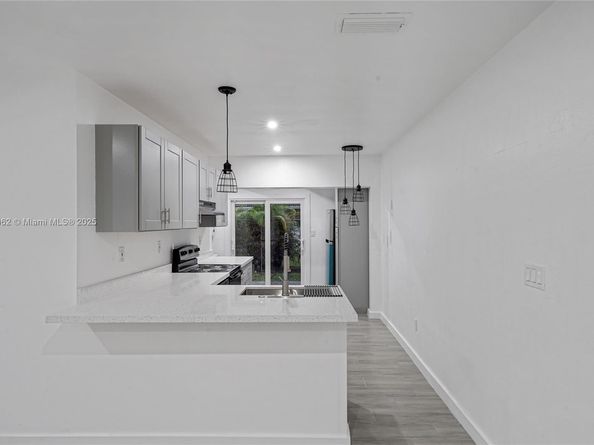 7516 NW 44th Ct, Coral Springs FL 33065