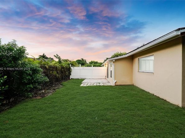 7516 NW 44th Ct, Coral Springs FL 33065