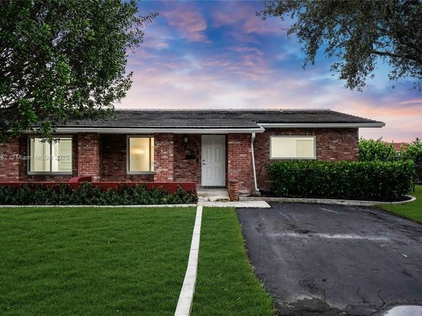 7516 NW 44th Ct, Coral Springs FL 33065