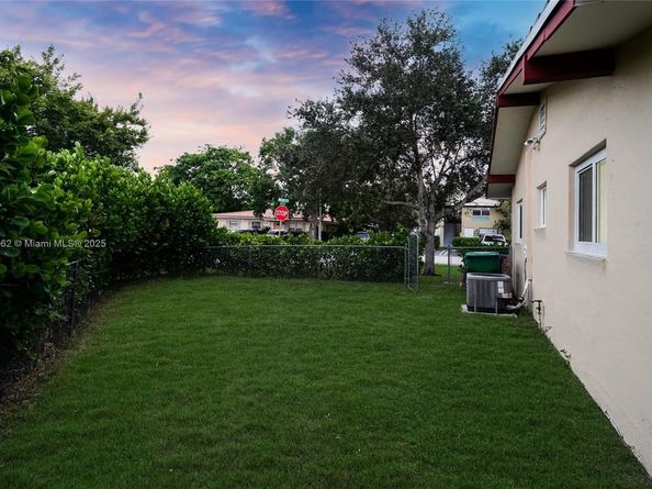 7516 NW 44th Ct, Coral Springs FL 33065