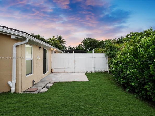 7516 NW 44th Ct, Coral Springs FL 33065