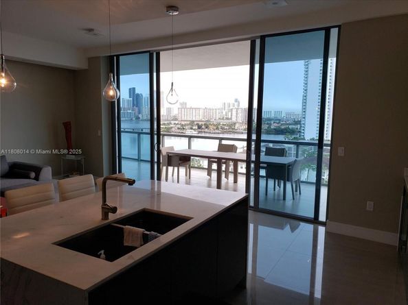 3250 NE 188th St 906, Aventura FL 33180