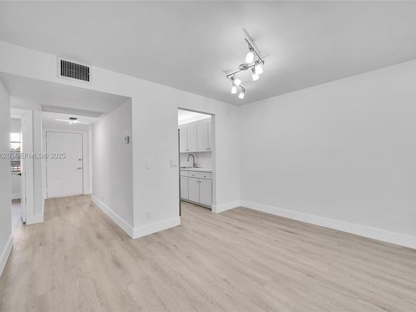 1200 SW 124th Ter 207O, Pembroke Pines FL 33027