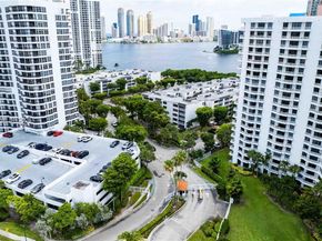 3440 NE 192nd St 2JA, Aventura FL 33180
