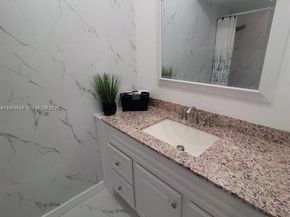 219 NE 14th Ave 107, Hallandale Beach FL 33009