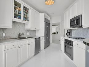 808 Brickell Key Dr 3702, Miami FL 33131