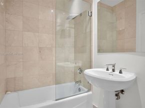 808 Brickell Key Dr 3702, Miami FL 33131