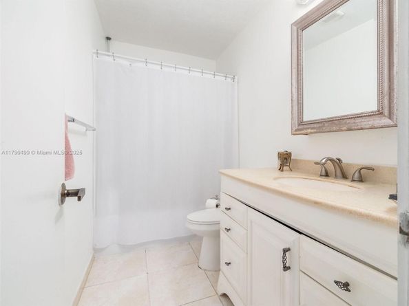 370 Fairway Cir 13, Weston FL 33326