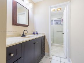 370 Fairway Cir 13, Weston FL 33326
