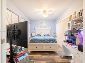 370 Fairway Cir 13, Weston FL 33326