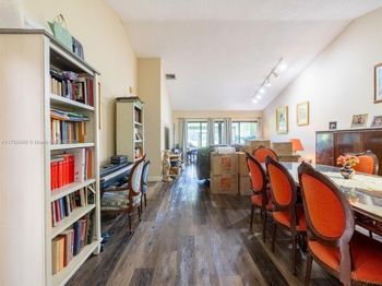 370 Fairway Cir