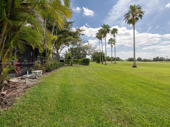 370 Fairway Cir 13, Weston FL 33326