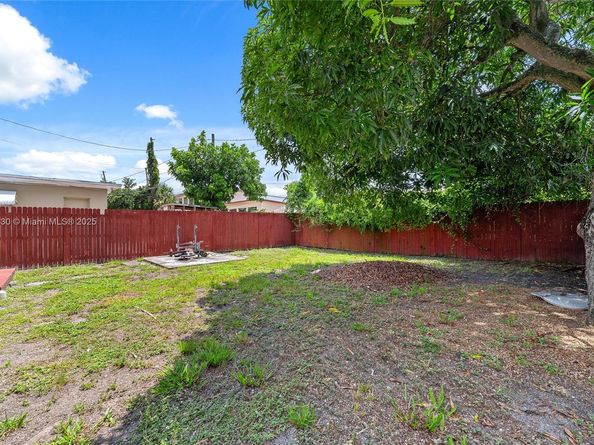1040 17th St, West Palm Beach FL 33407