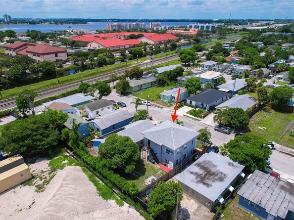 1040 17th St, West Palm Beach FL 33407