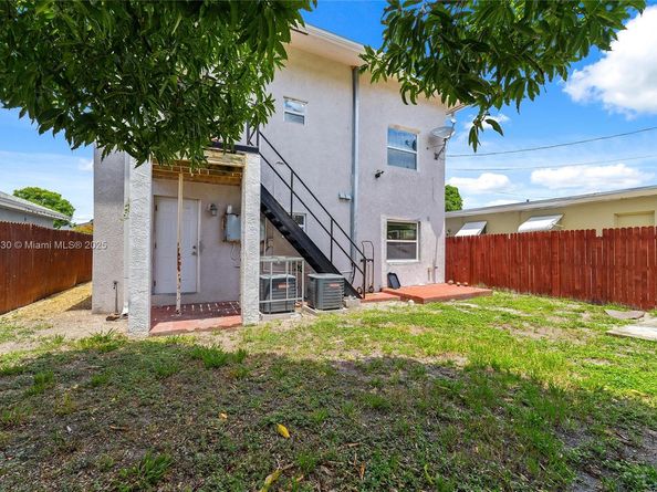 1040 17th St, West Palm Beach FL 33407