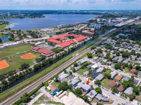 1040 17th St, West Palm Beach FL 33407