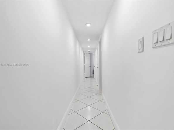 2701 Middle River Dr 10, Fort Lauderdale FL 33306