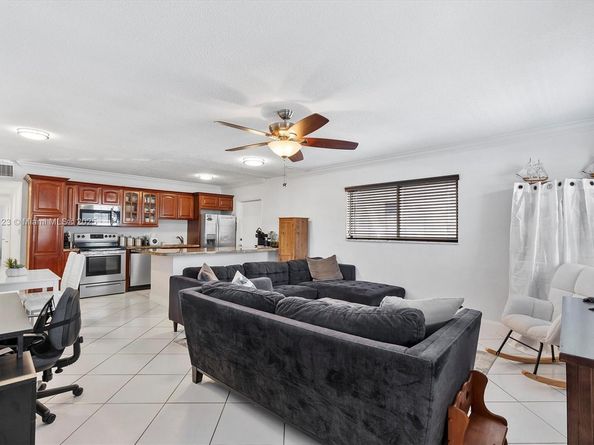 2701 Middle River Dr 10, Fort Lauderdale FL 33306