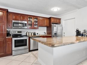 2701 Middle River Dr 10, Fort Lauderdale FL 33306