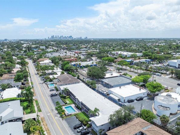 2701 Middle River Dr 10, Fort Lauderdale FL 33306