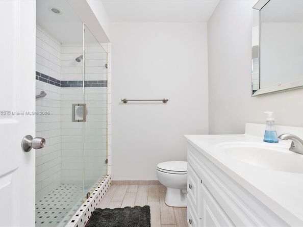 2701 Middle River Dr 10, Fort Lauderdale FL 33306
