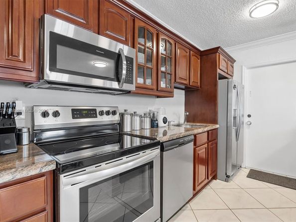 2701 Middle River Dr 10, Fort Lauderdale FL 33306