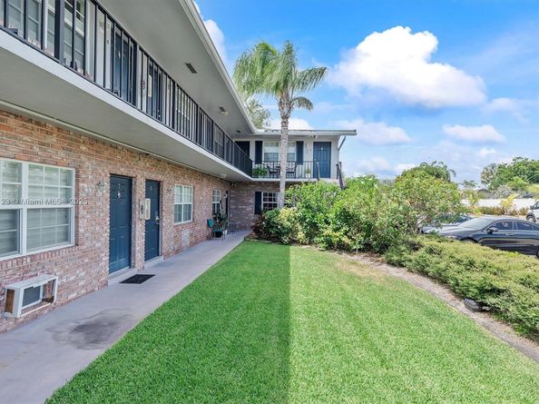 2701 Middle River Dr 10, Fort Lauderdale FL 33306