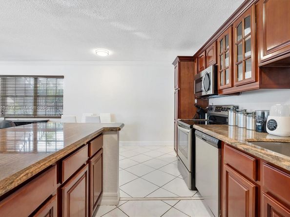2701 Middle River Dr 10, Fort Lauderdale FL 33306