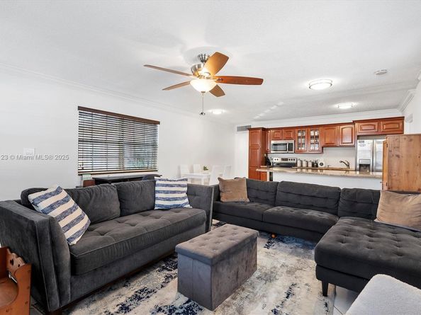 2701 Middle River Dr 10, Fort Lauderdale FL 33306