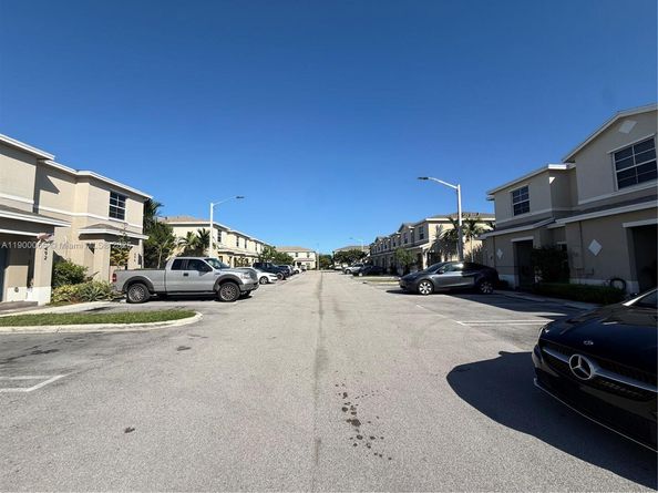 484 NE 5th St, Florida City FL 33034