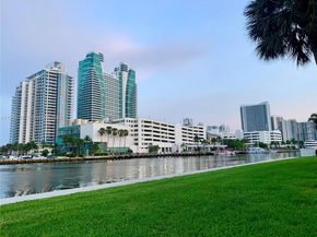 600 Parkview Dr 223, Hallandale Beach FL 33009