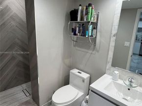 600 Parkview Dr 223, Hallandale Beach FL 33009
