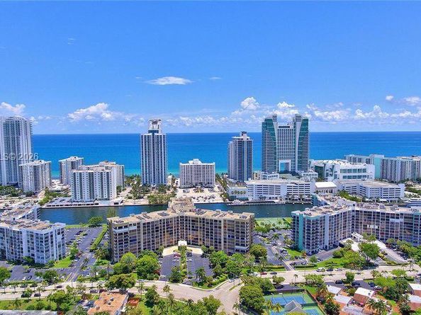 600 Parkview Dr 223, Hallandale Beach FL 33009