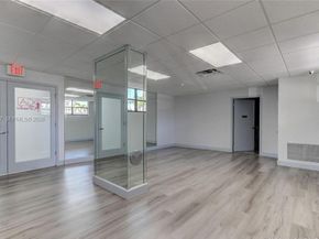 600 Parkview Dr 223, Hallandale Beach FL 33009