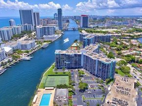 600 Parkview Dr 223, Hallandale Beach FL 33009