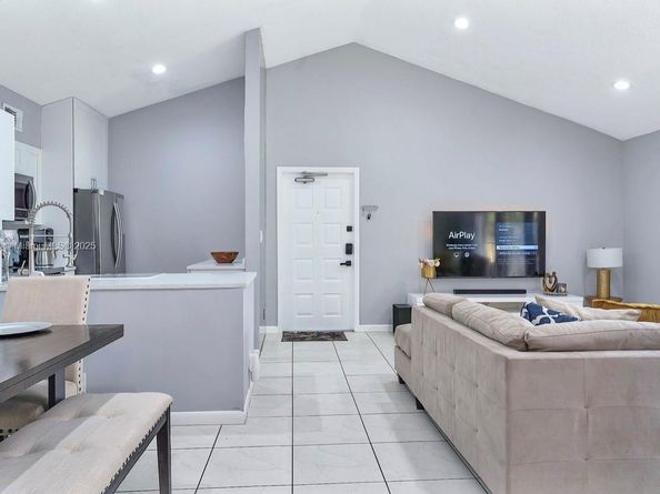 3001 N Oakland Forest Dr 301, Oakland Park FL 33309