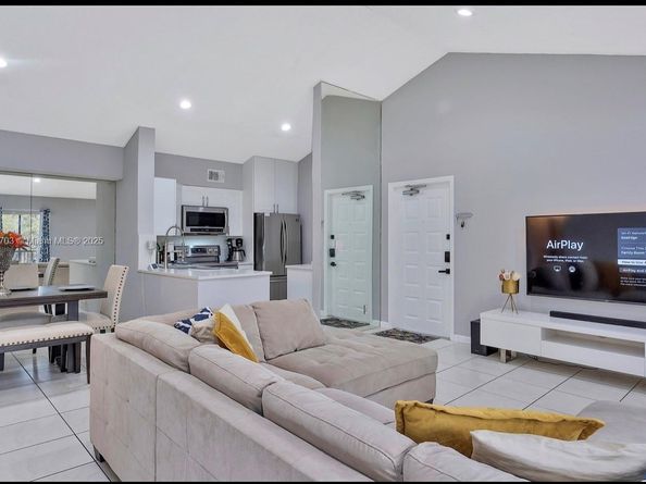 3001 N Oakland Forest Dr 301, Oakland Park FL 33309