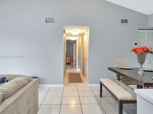 3001 N Oakland Forest Dr 301, Oakland Park FL 33309