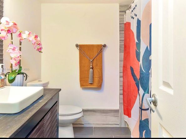 3001 N Oakland Forest Dr 301, Oakland Park FL 33309