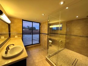 461 Ives Dairy Rd 4022, Miami FL 33179