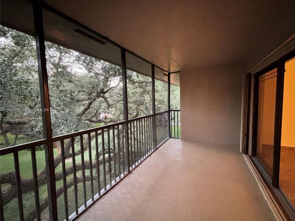 461 Ives Dairy Rd 4022, Miami FL 33179