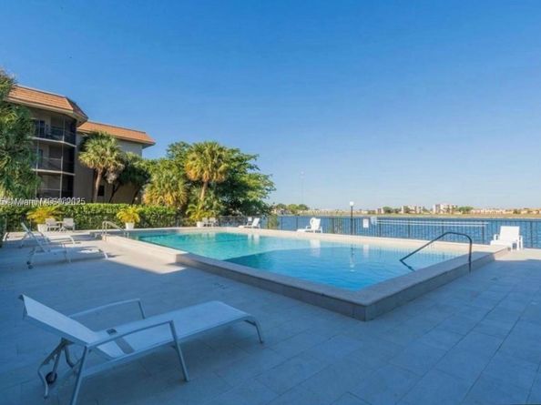 461 Ives Dairy Rd 4022, Miami FL 33179