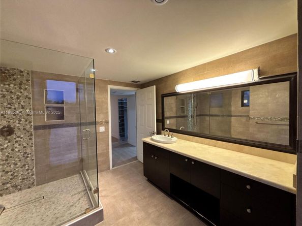 461 Ives Dairy Rd 4022, Miami FL 33179