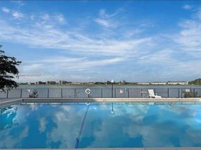 461 Ives Dairy Rd 4022, Miami FL 33179