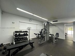 461 Ives Dairy Rd 4022, Miami FL 33179