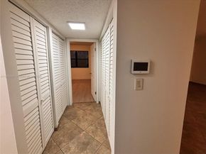 461 Ives Dairy Rd 4022, Miami FL 33179