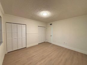 461 Ives Dairy Rd 4022, Miami FL 33179